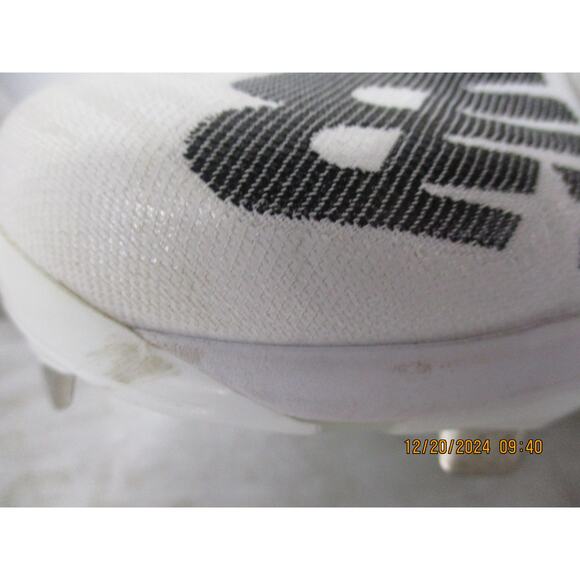 USED  New Balance Men\'s FuelCell 4040 V6 Metal Baseball Shoe, White/Black-SIZE 7